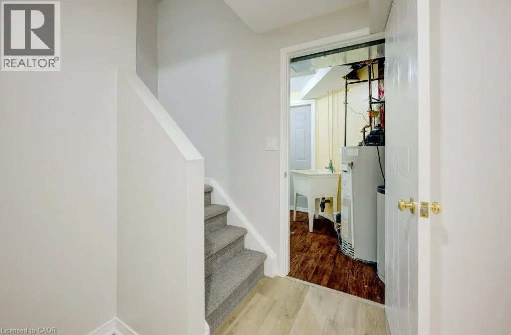 4 KING WILLIAM Court