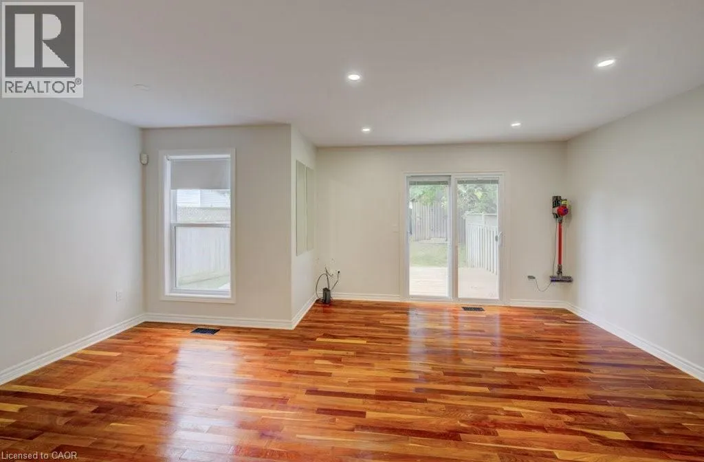 4 KING WILLIAM Court