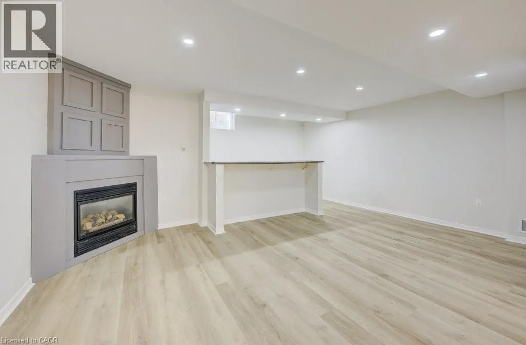 4 KING WILLIAM Court