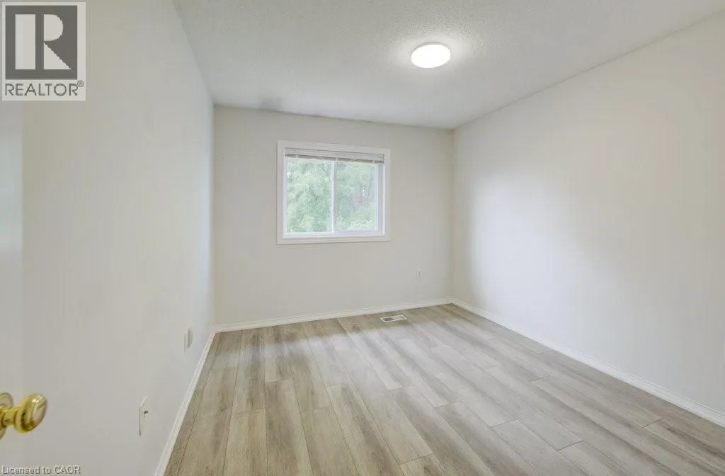 4 KING WILLIAM Court