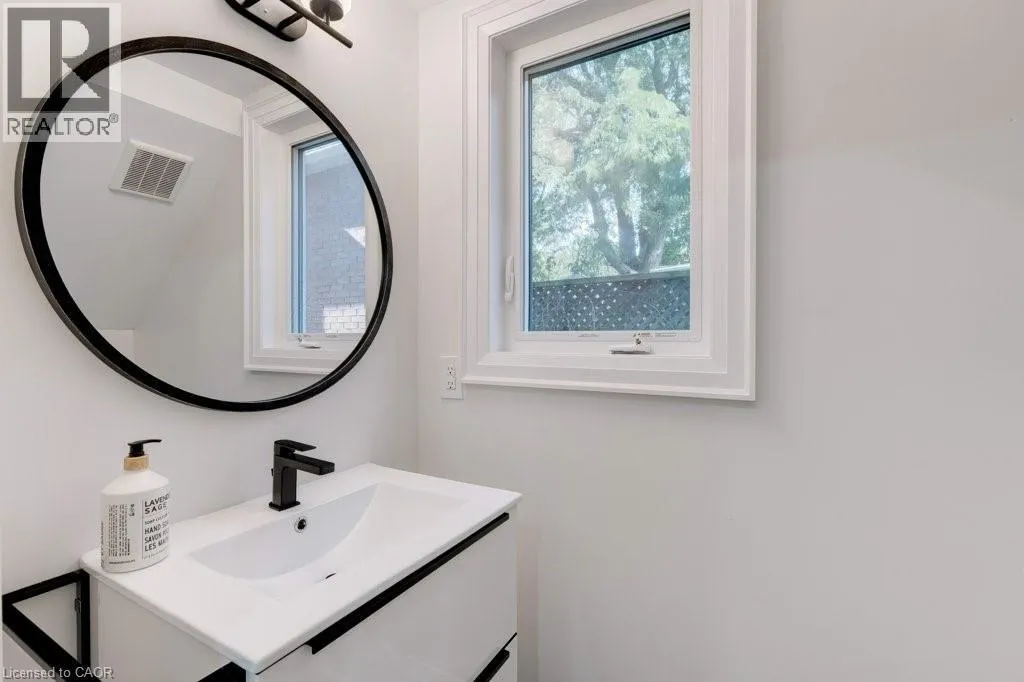 38 EAST 16TH Street