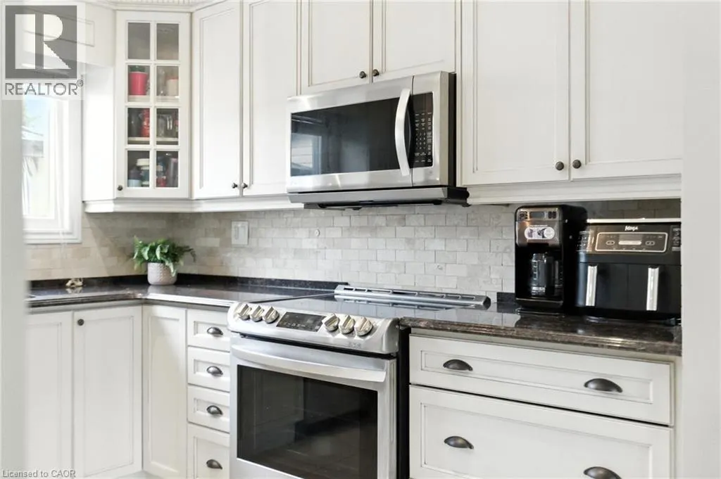 289 EAST 25TH Street