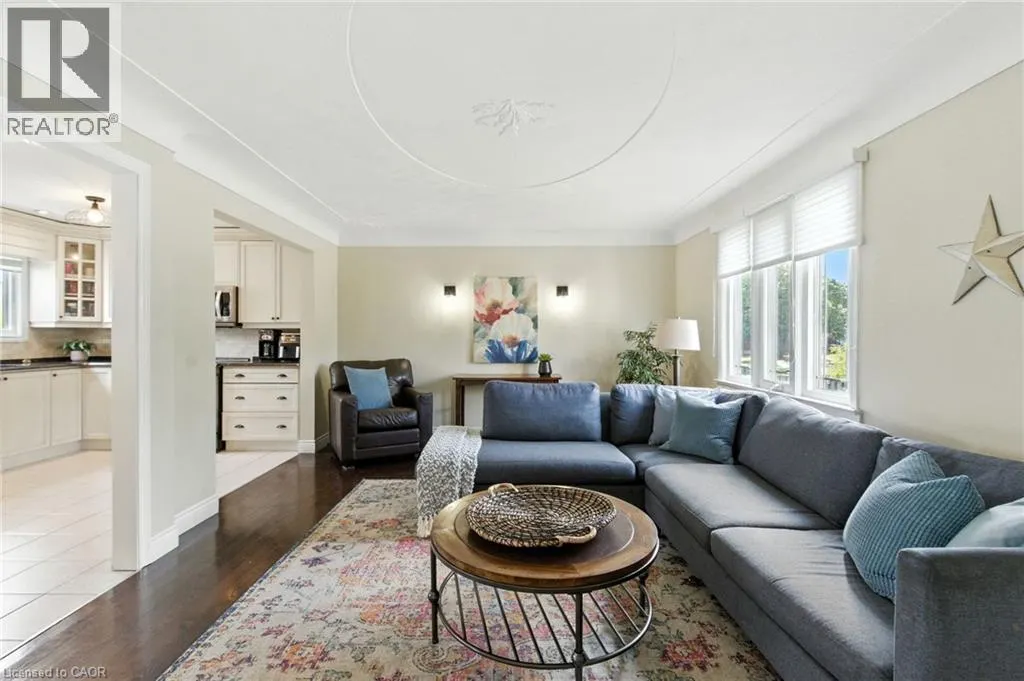 289 EAST 25TH Street