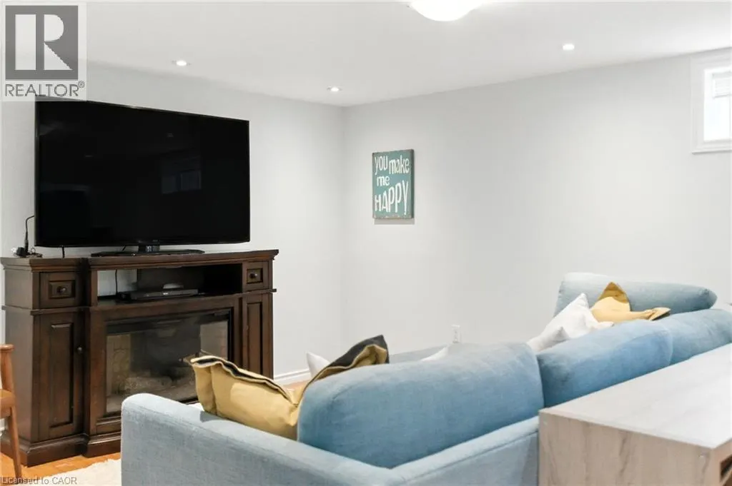289 EAST 25TH Street