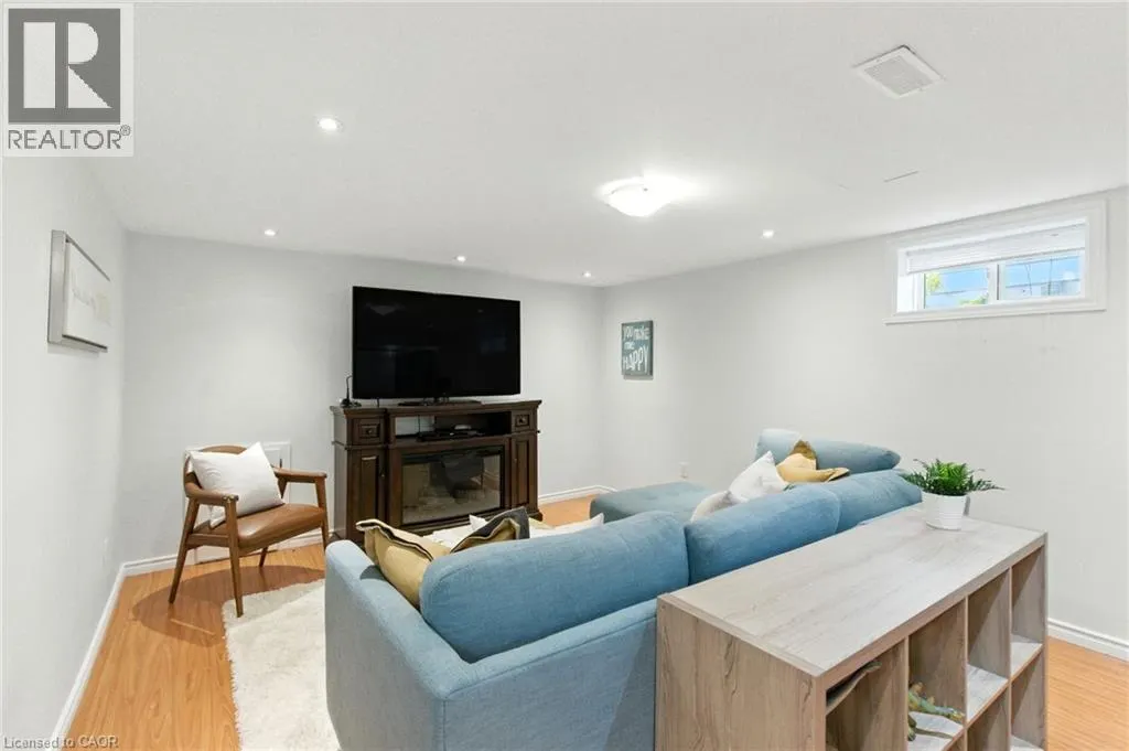 289 EAST 25TH Street