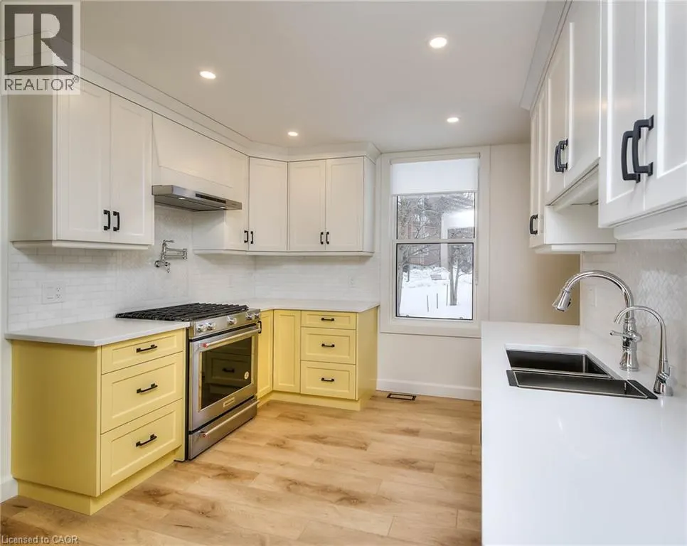2 ESSON Street