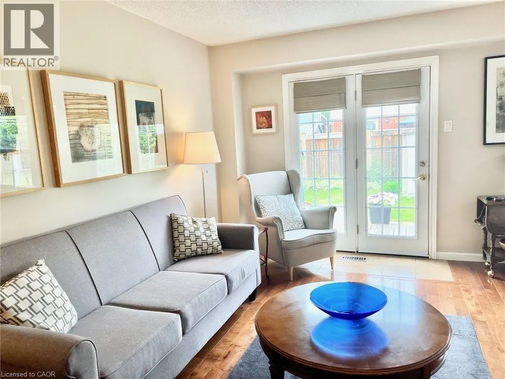 3 OLEANDER Crescent