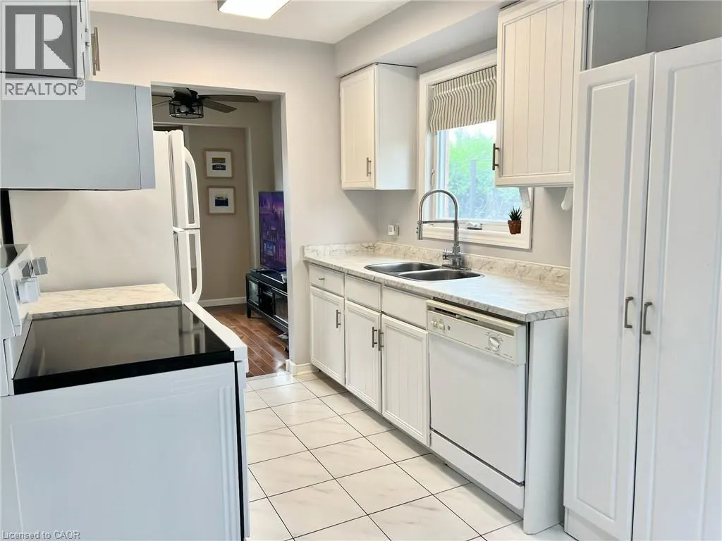 3 OLEANDER Crescent