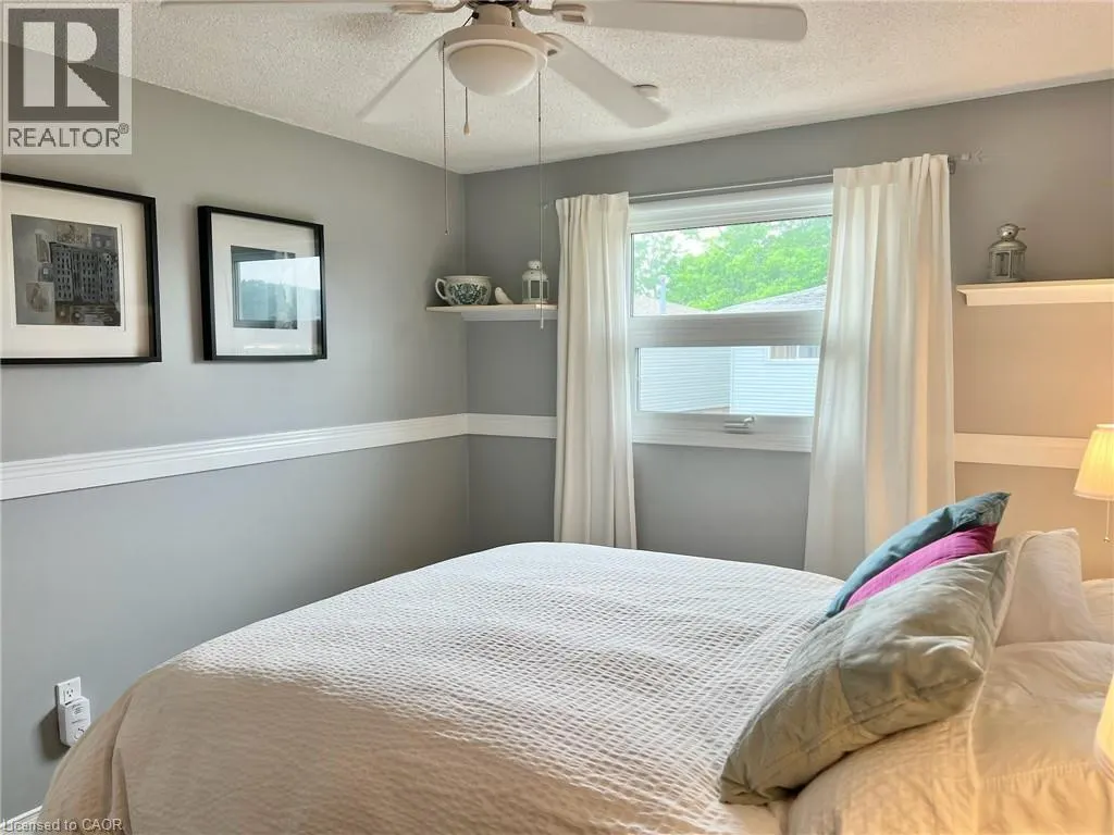 3 OLEANDER Crescent