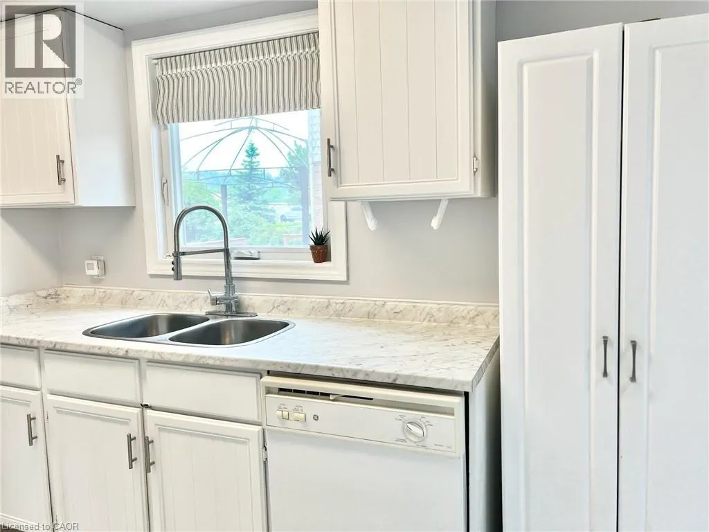 3 OLEANDER Crescent