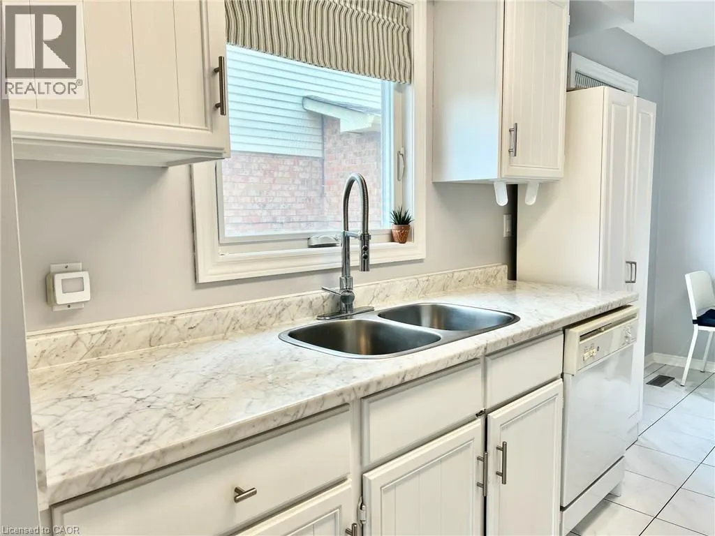 3 OLEANDER Crescent