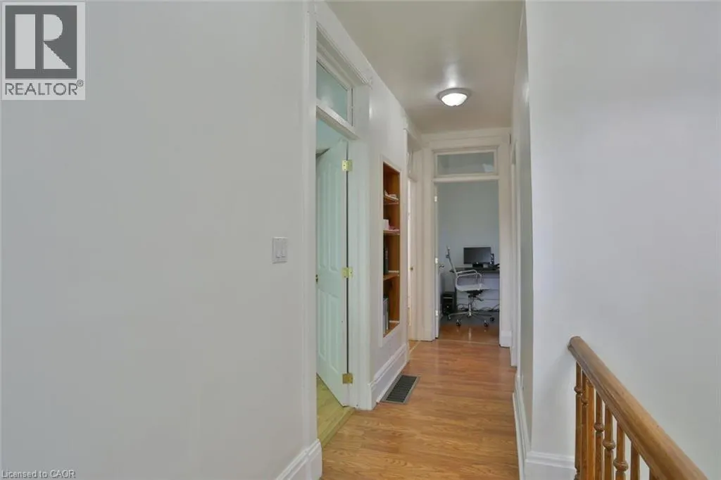 127 DUKE Street E