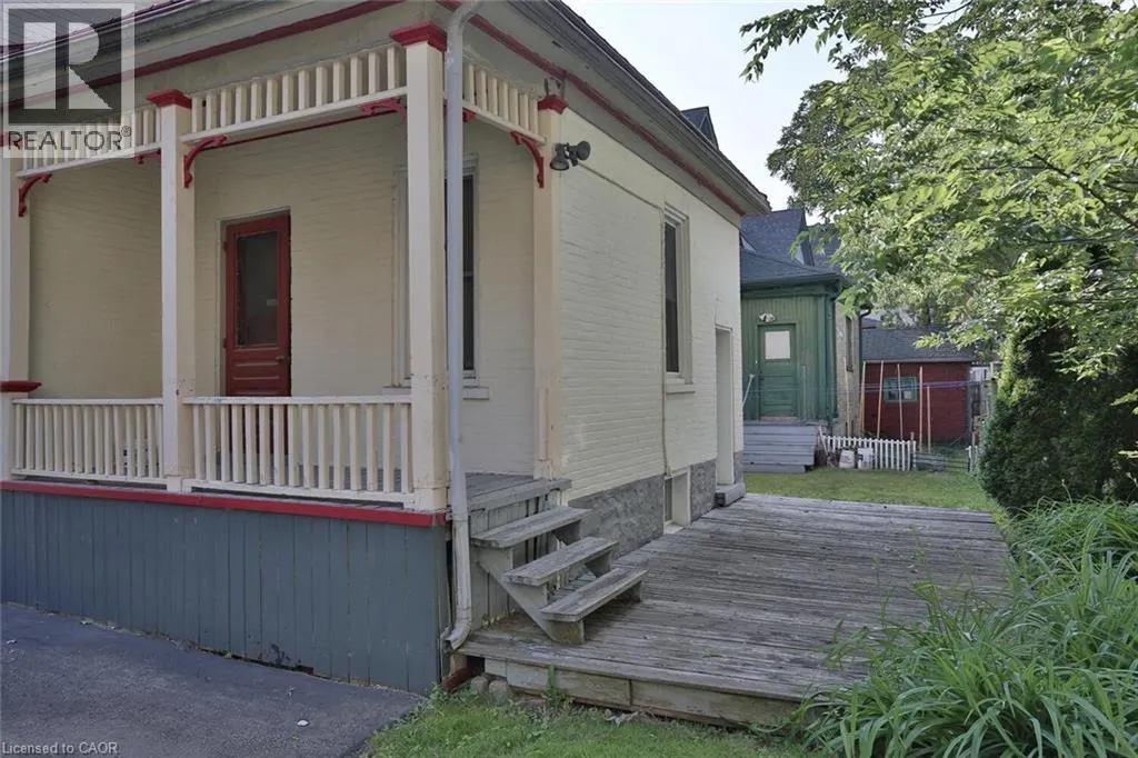127 DUKE Street E