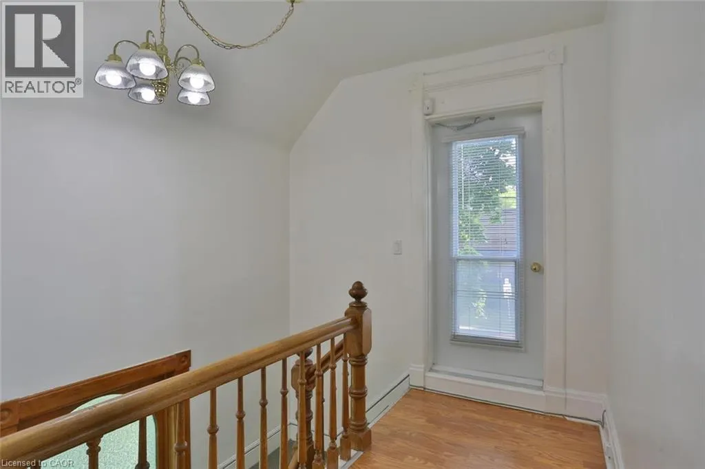127 DUKE Street E