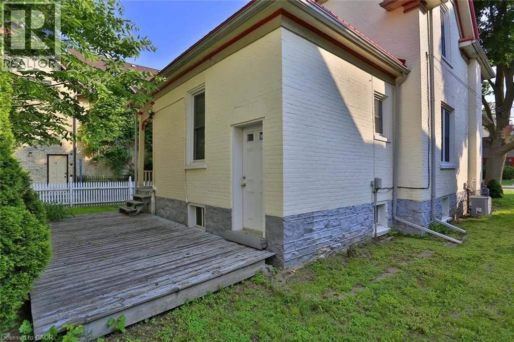 127 DUKE Street E