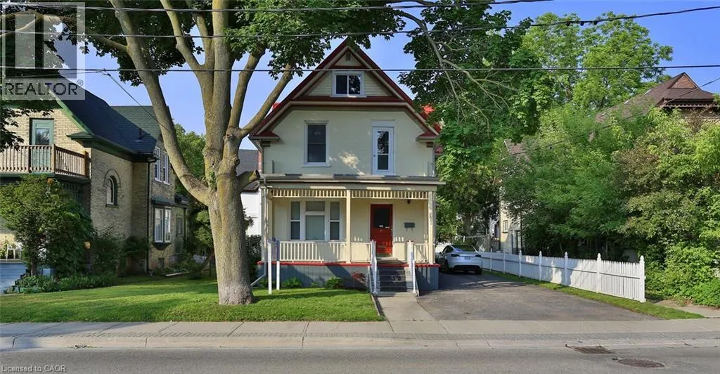 127 DUKE Street E