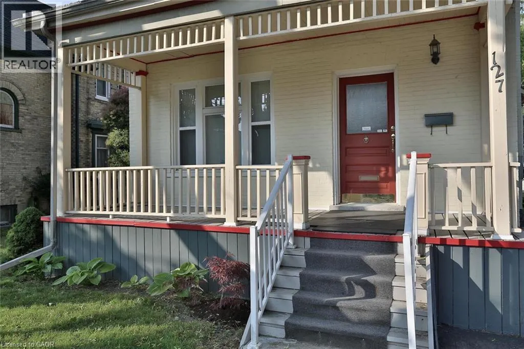 127 DUKE Street E