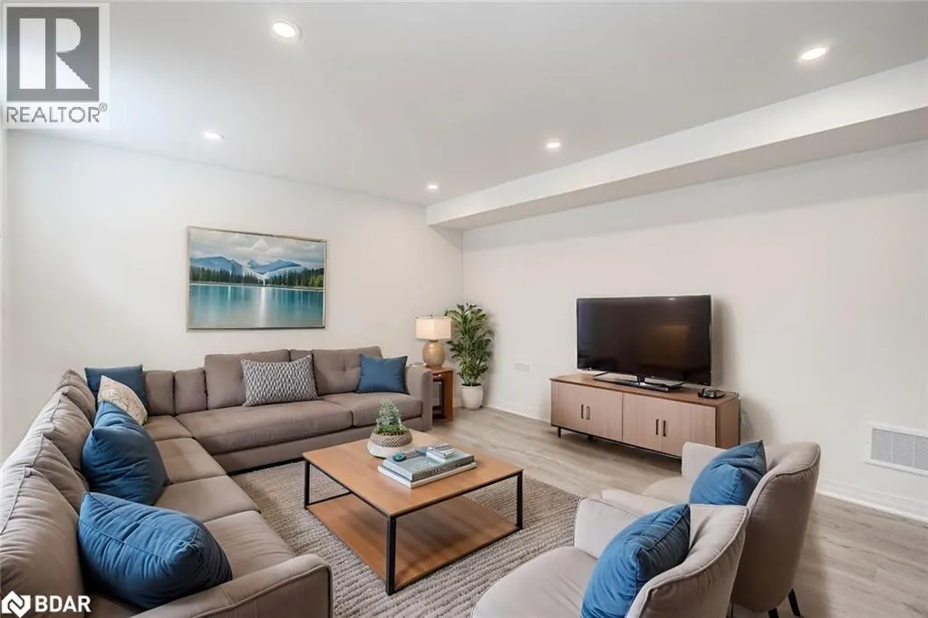 112 WEST OAK Trail