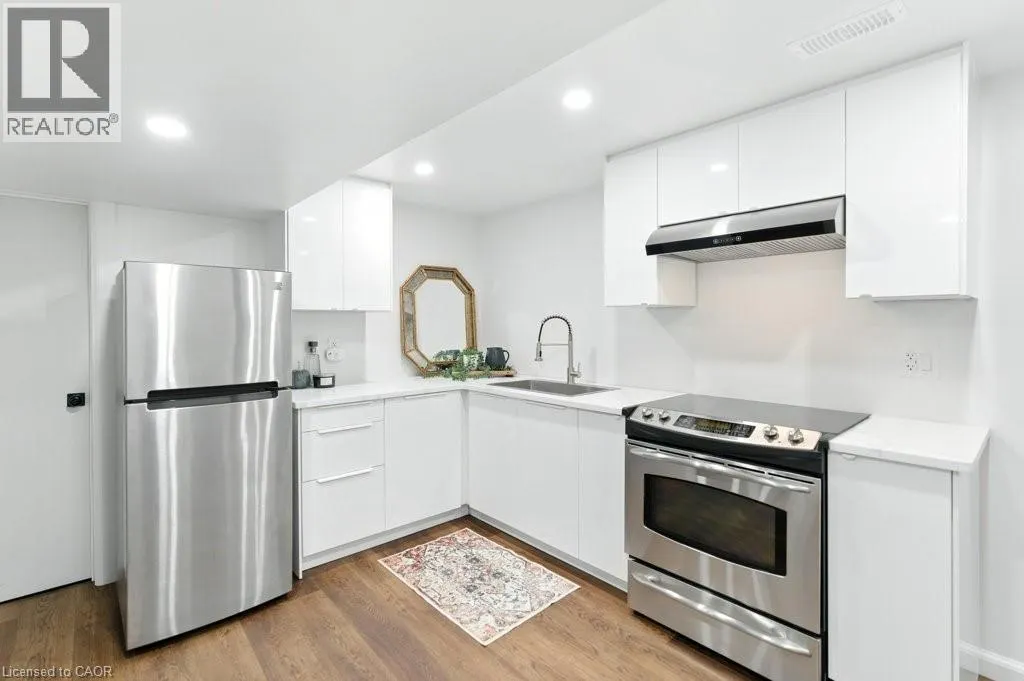 30 CLOKE Court