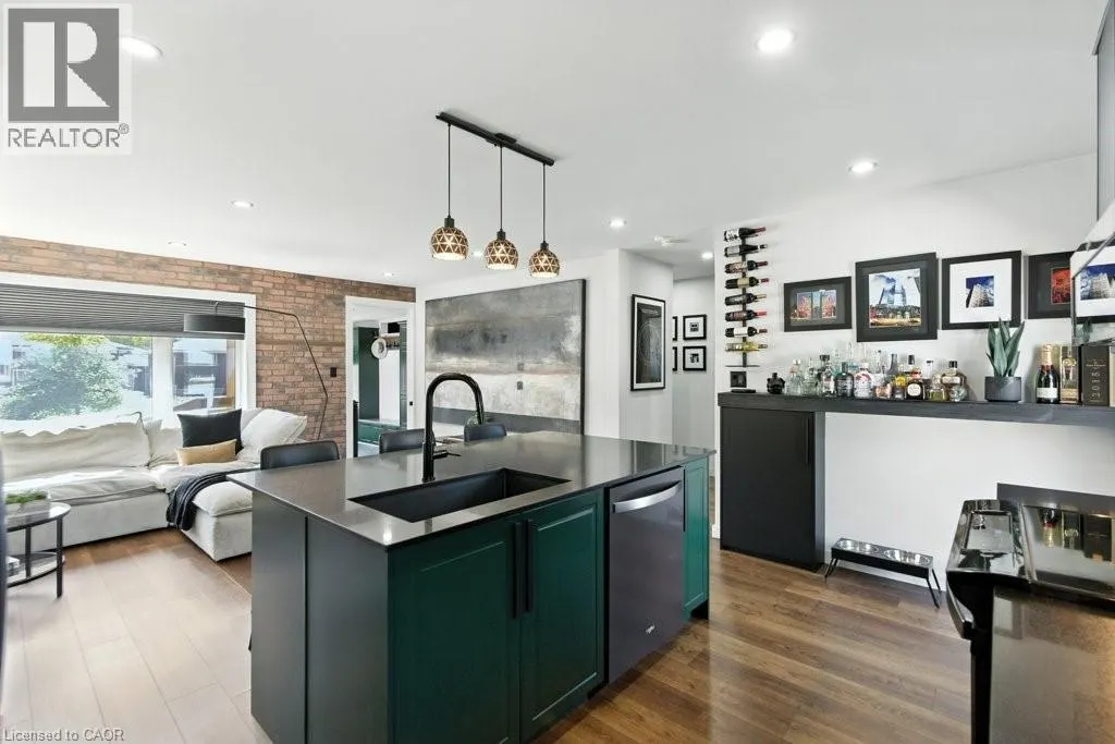 30 CLOKE Court