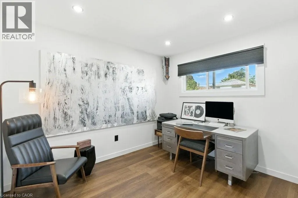 30 CLOKE Court