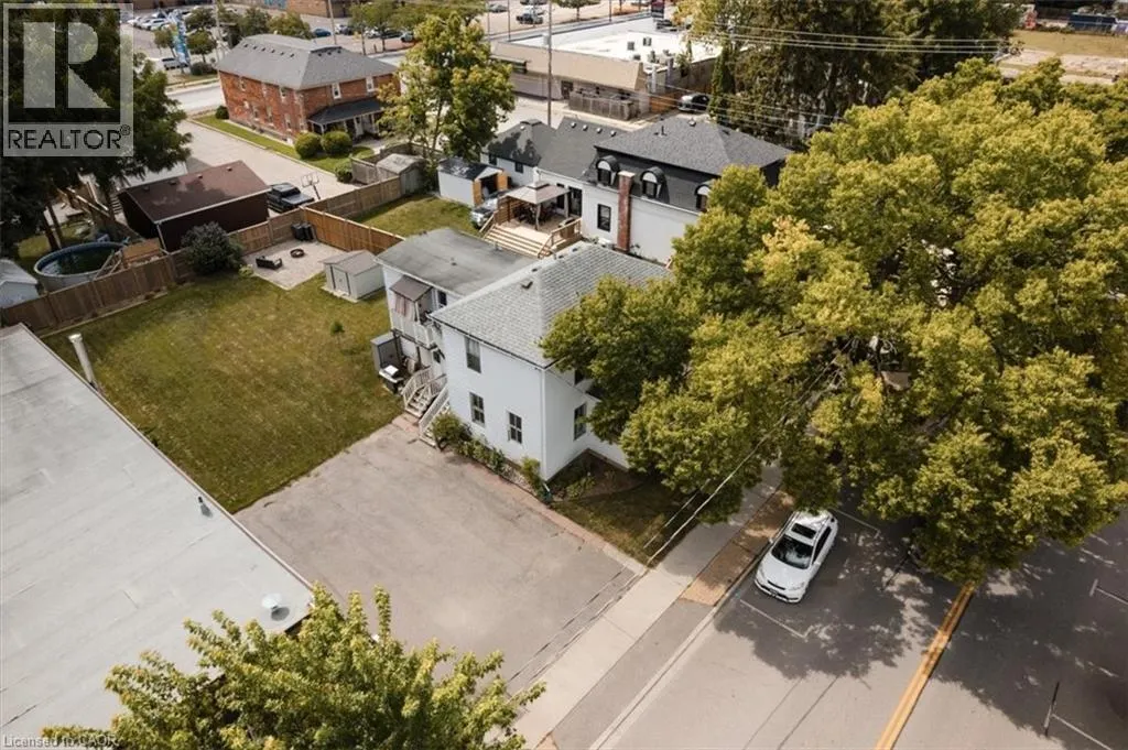 136 ROBINSON Street