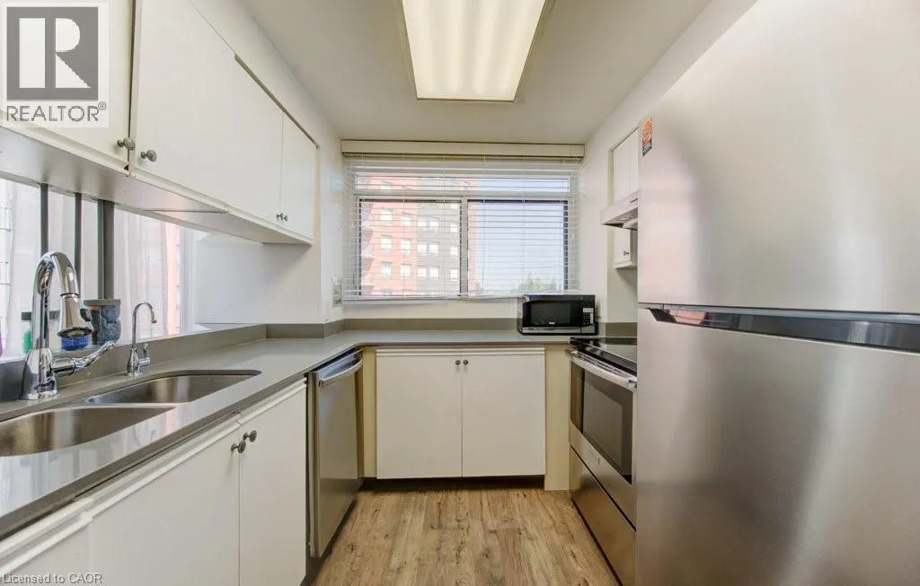 20 ELLEN Street E Unit# 405, #405