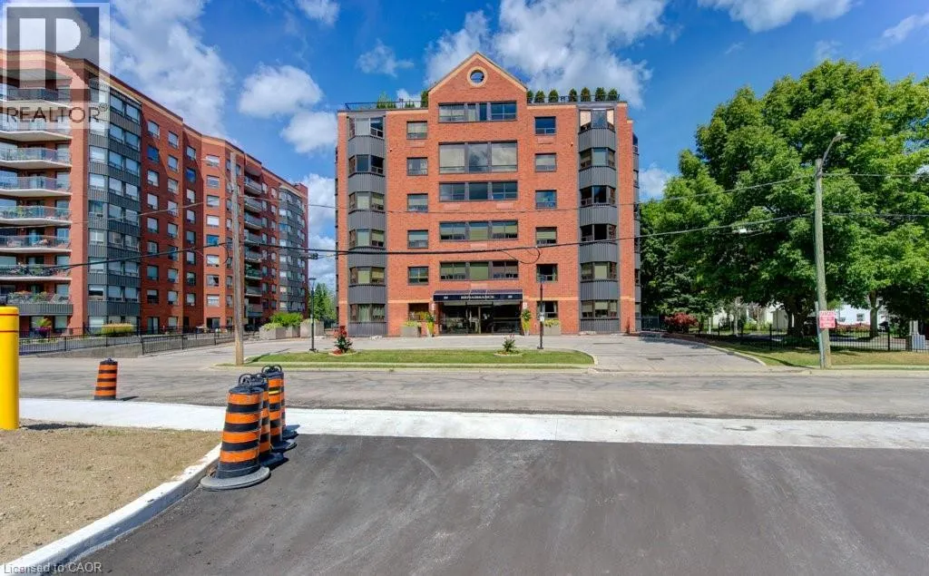 20 ELLEN Street E Unit# 405, #405