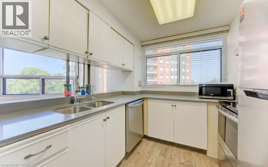 20 ELLEN Street E Unit# 405, #405