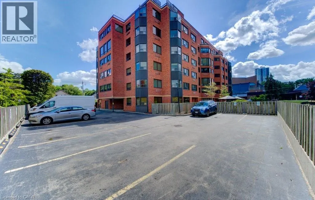 20 ELLEN Street E Unit# 405, #405