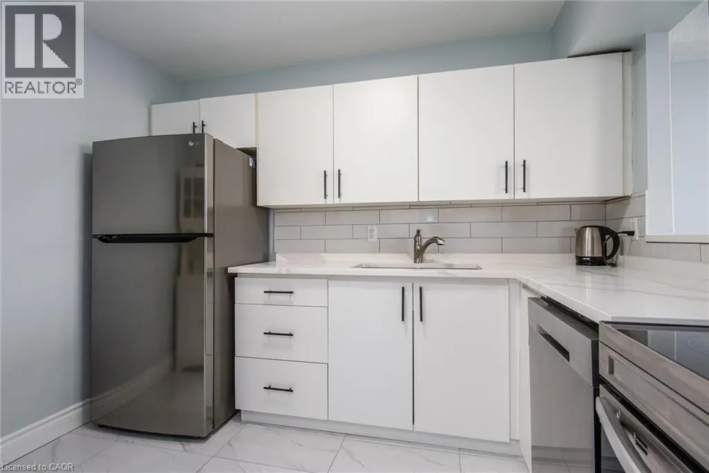 18 HOLBORN Court Unit# 611, #611