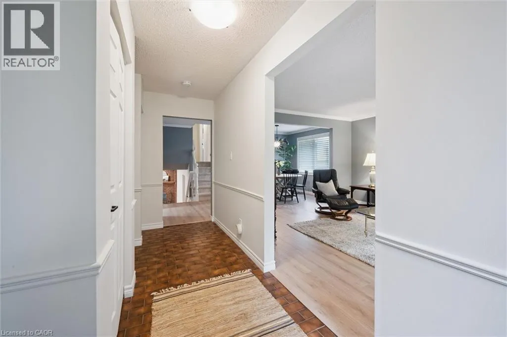 210 FOXHUNT Street