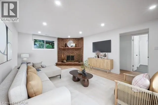 210 FOXHUNT Street