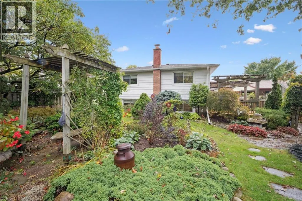 210 FOXHUNT Street