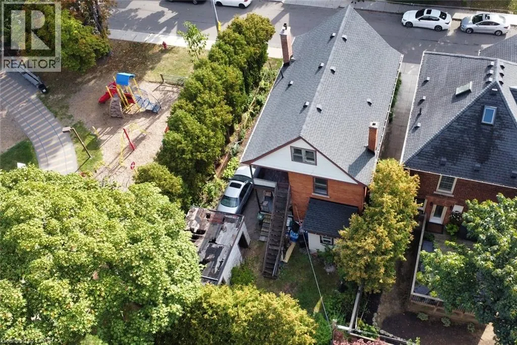 14 SPRUCESIDE Avenue