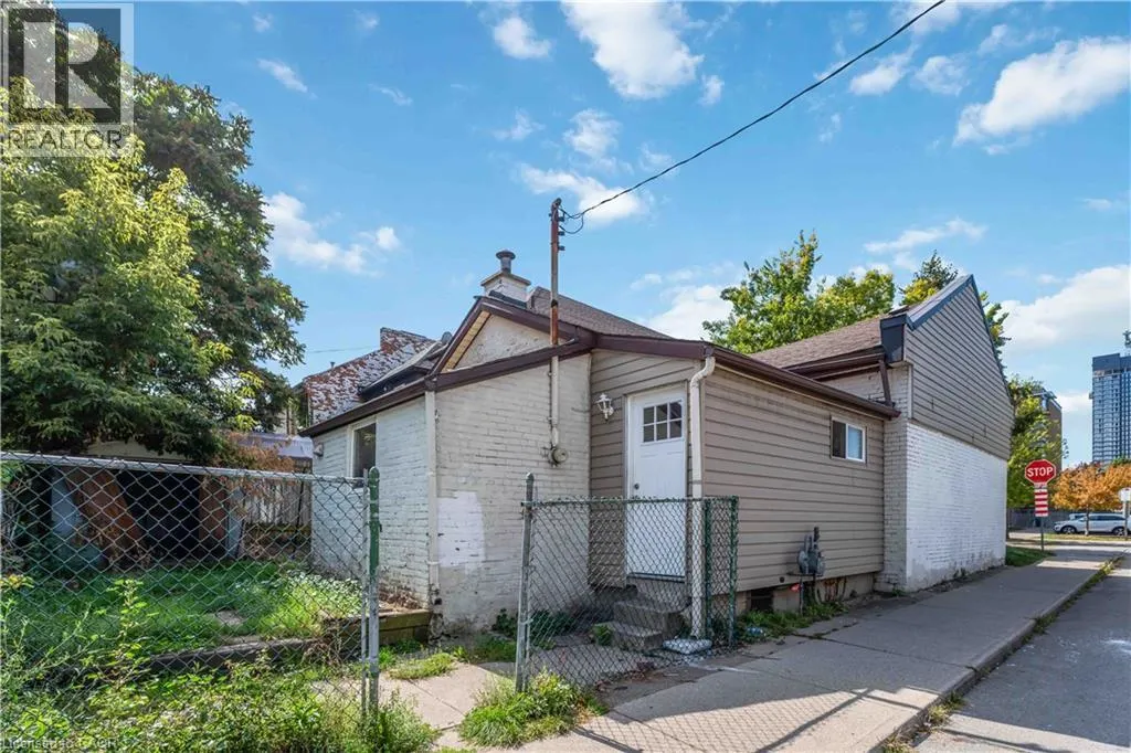 114 FERGUSON Avenue N