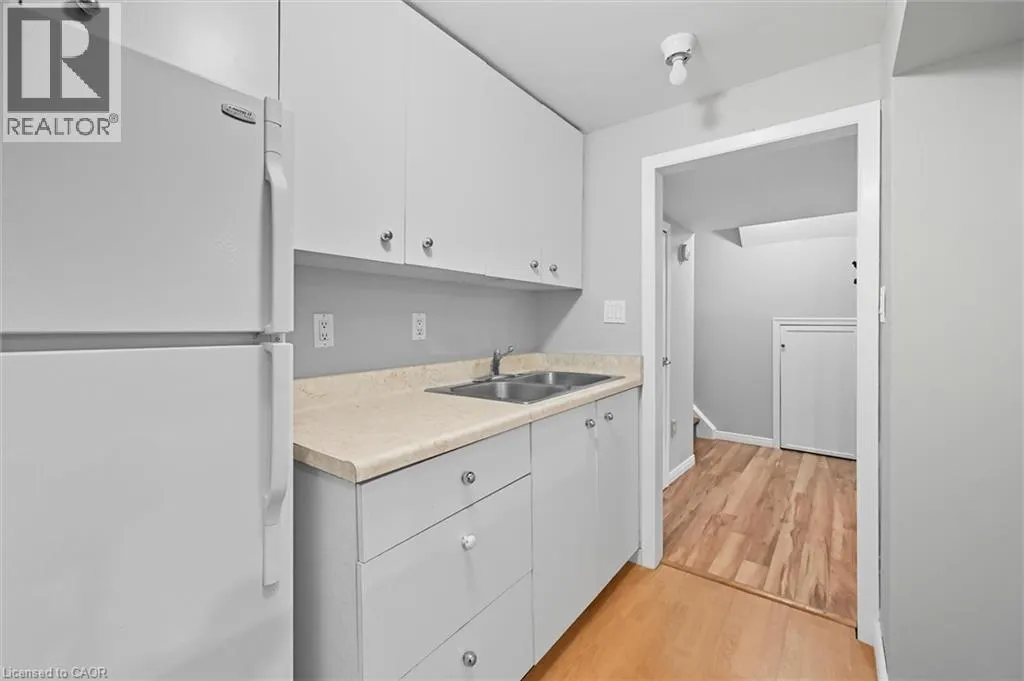 966 UPPER SHERMAN Avenue