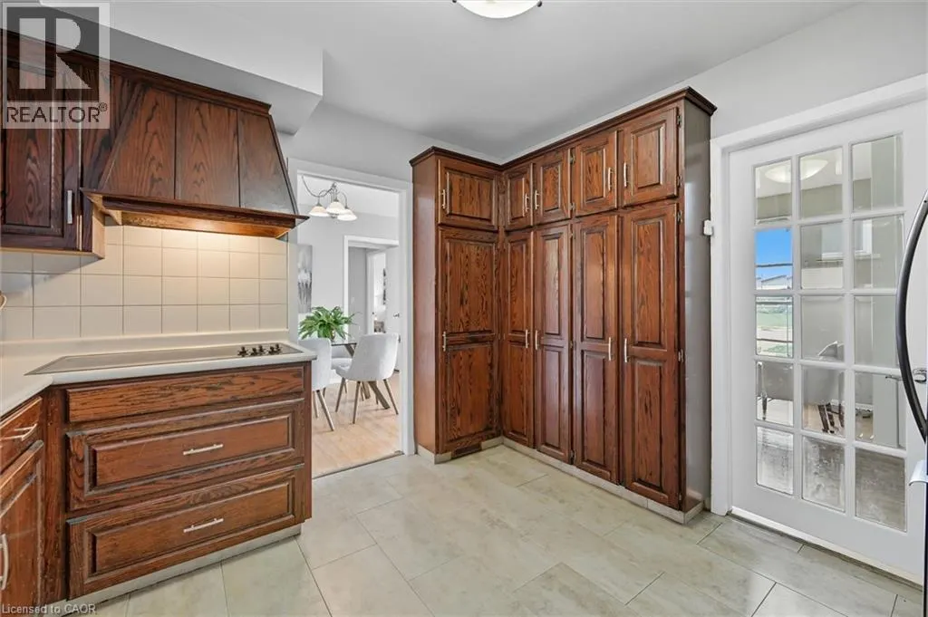 966 UPPER SHERMAN Avenue