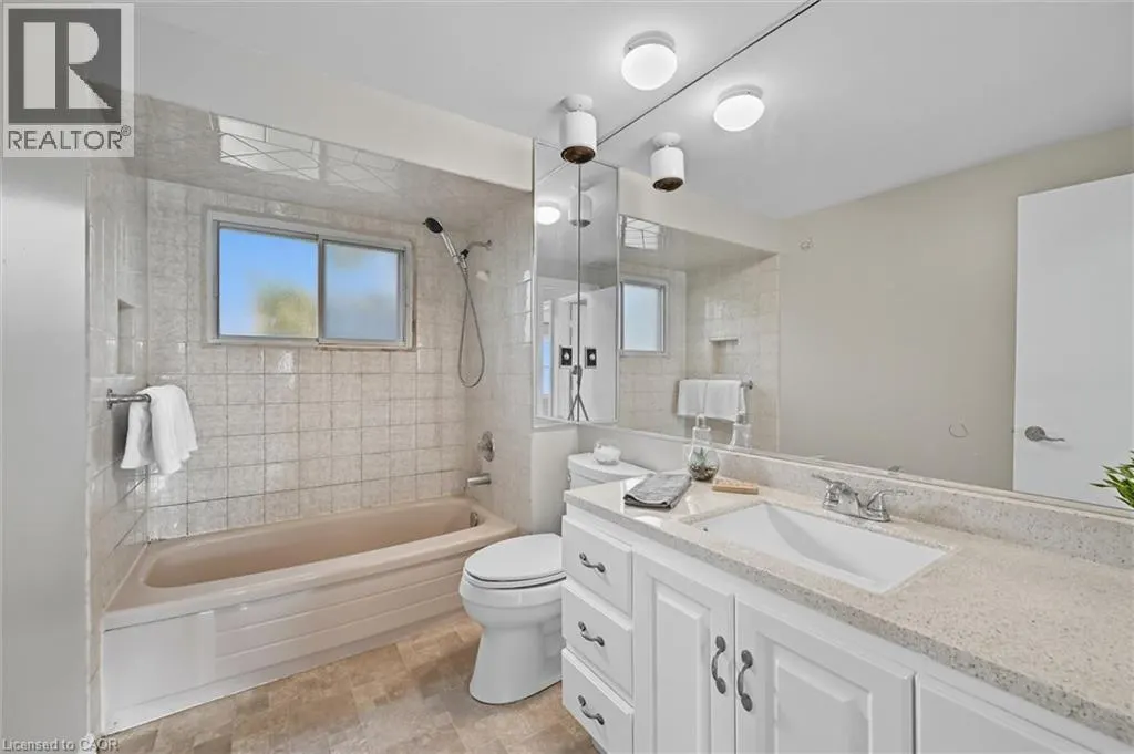 966 UPPER SHERMAN Avenue