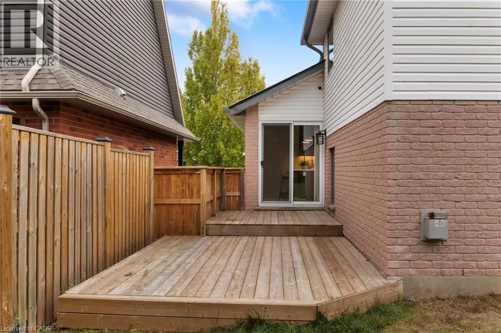 427 DANSBURY Drive
