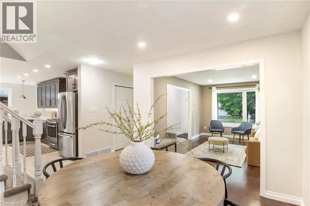 427 DANSBURY Drive