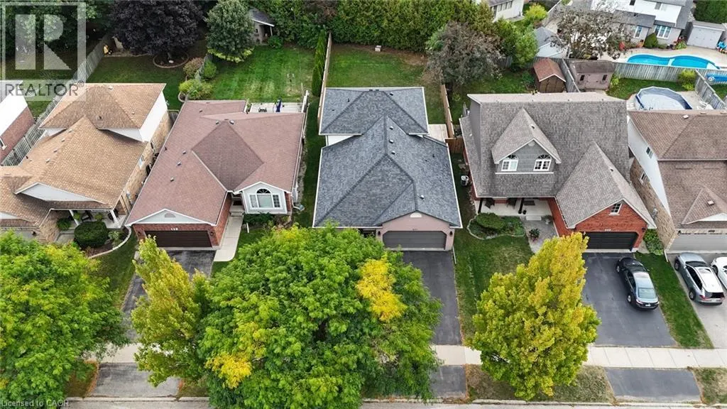 427 DANSBURY Drive