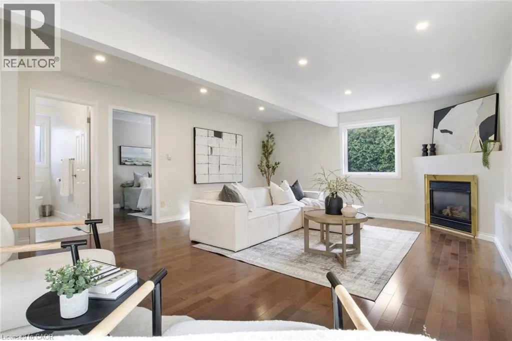 427 DANSBURY Drive