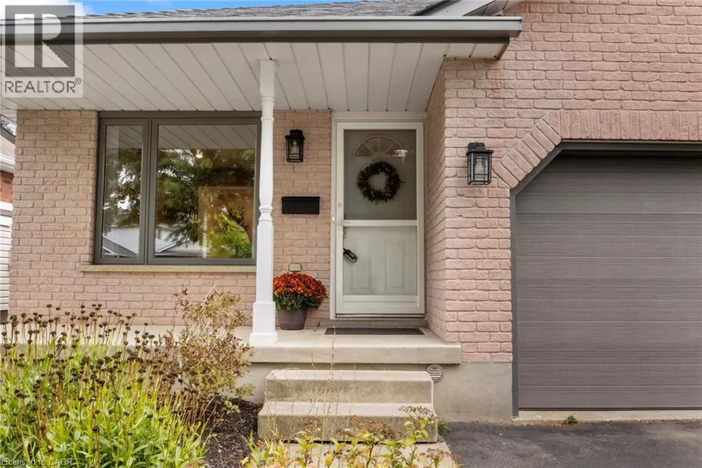 427 DANSBURY Drive