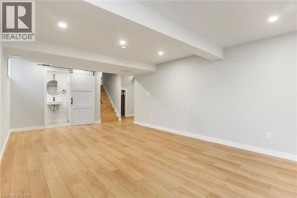 427 DANSBURY Drive
