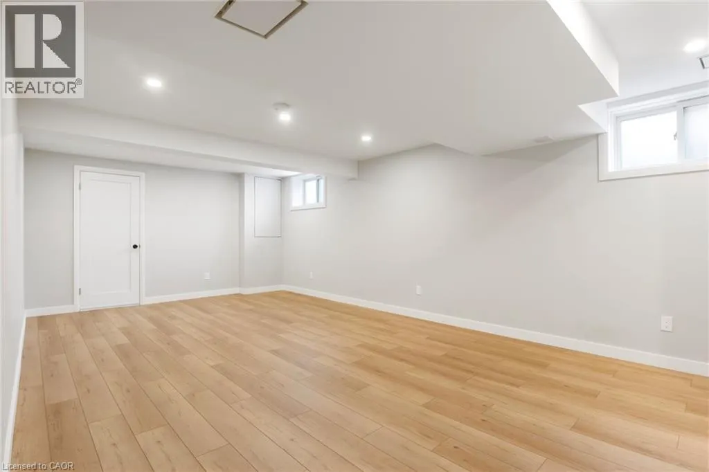 427 DANSBURY Drive