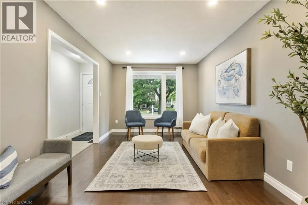427 DANSBURY Drive