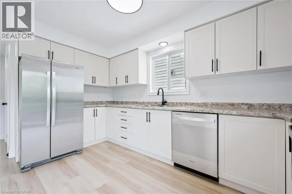 4 CARRINGTON Place