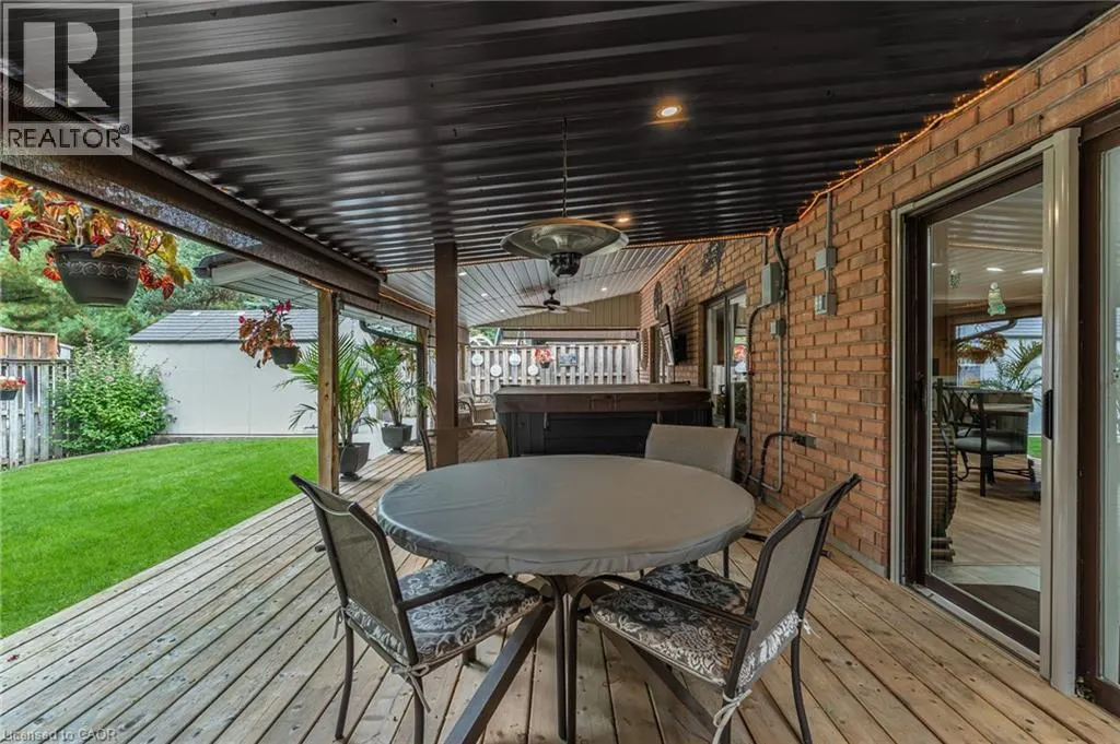 8 OAKRIDGE Boulevard