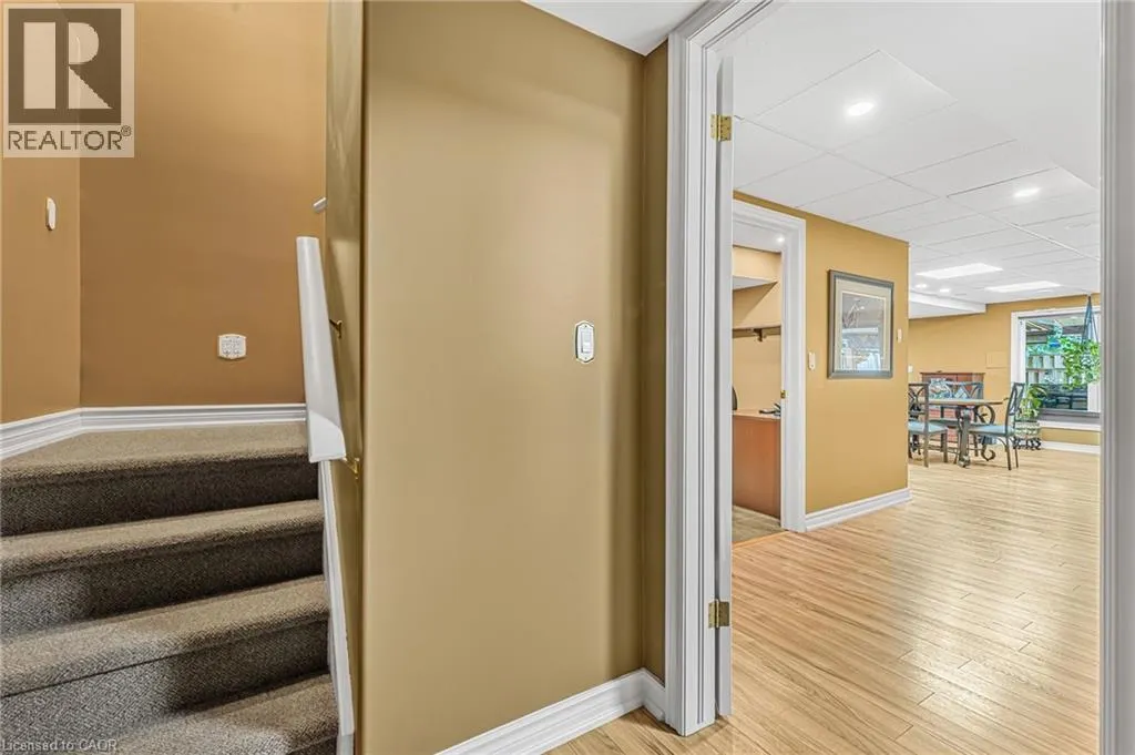 8 OAKRIDGE Boulevard